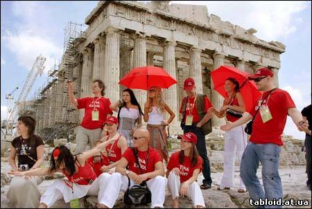 Тина Кароль в Греции - все в красном